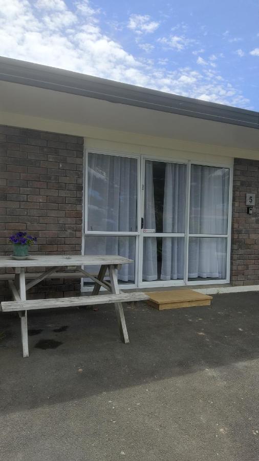 Beaches Motel Waihi Exterior photo