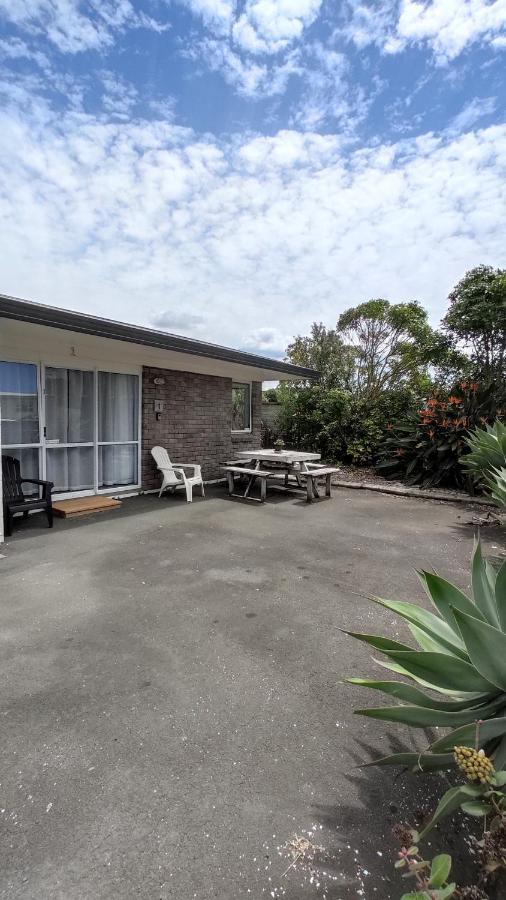 Beaches Motel Waihi Exterior photo