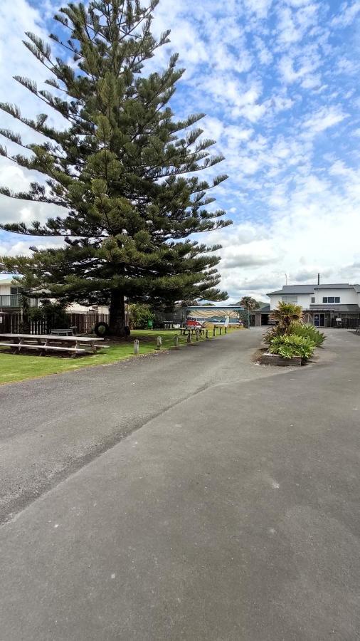 Beaches Motel Waihi Exterior photo