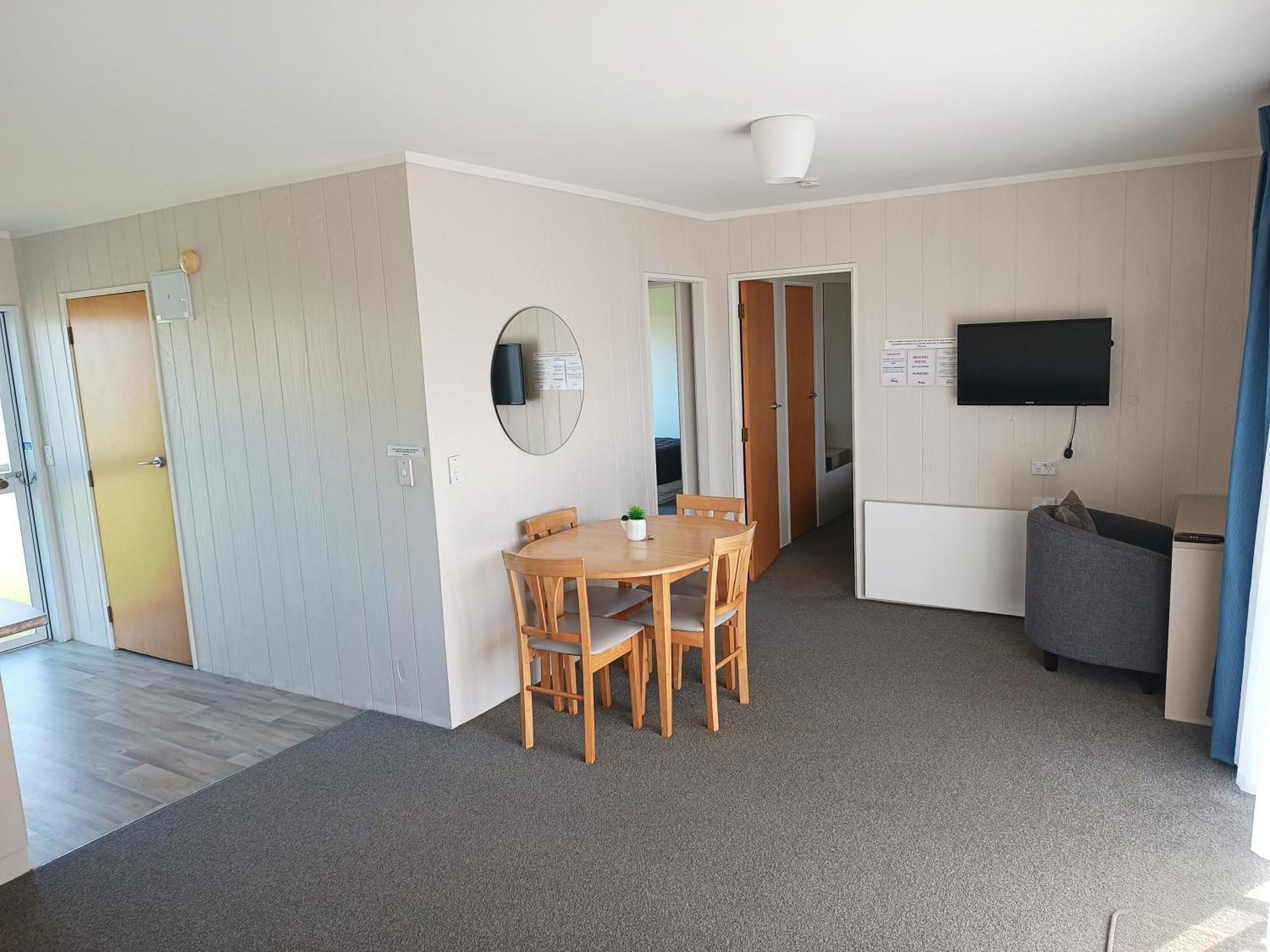 Beaches Motel Waihi Exterior photo