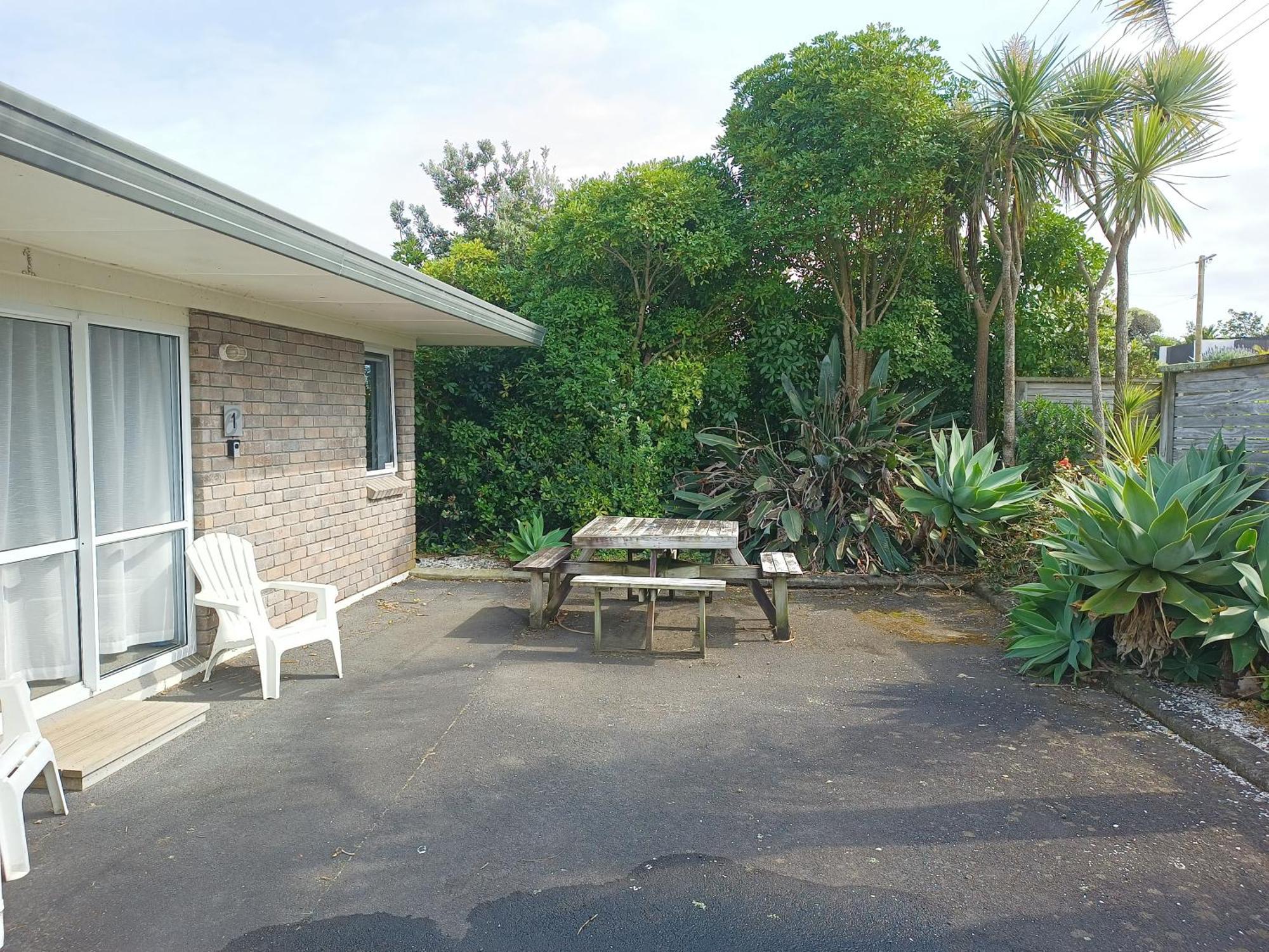 Beaches Motel Waihi Exterior photo