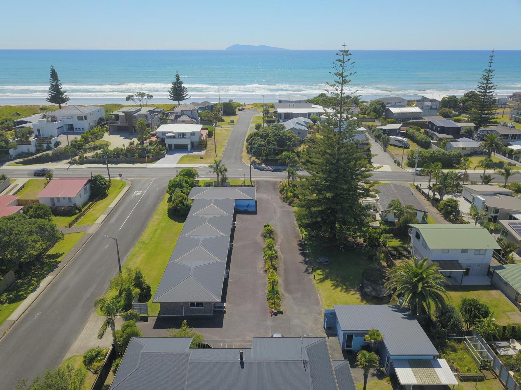 Beaches Motel Waihi Exterior photo