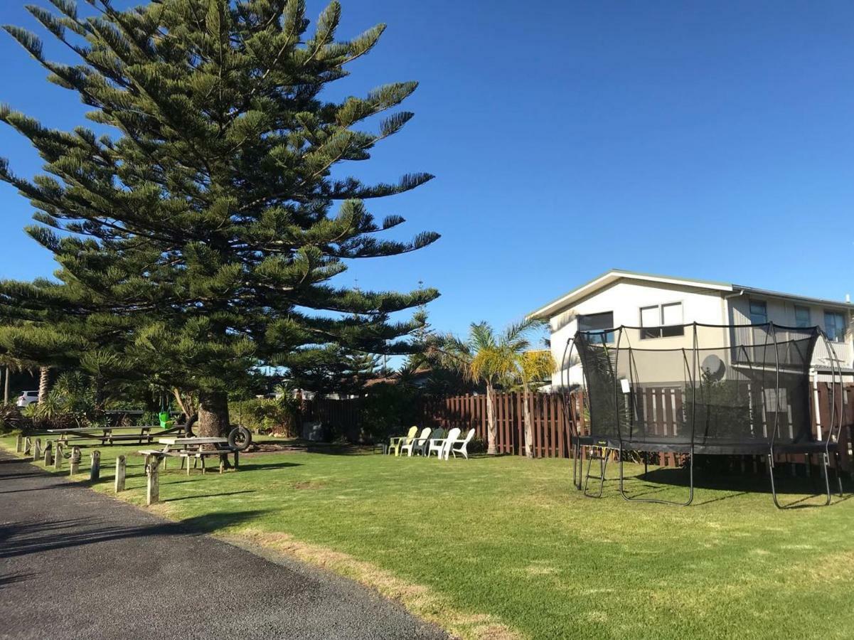Beaches Motel Waihi Exterior photo